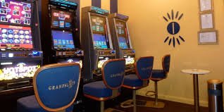 Weekly cashback calendar on cipung slot showing tier rates and payout schedule